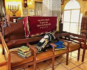 L'intérieur de la synagogue Rabbi Shalom Zaoui