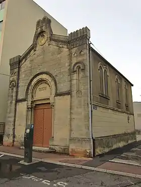 La synagogue.