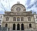 Autre vue de la façade principale.