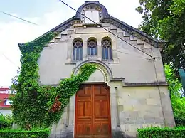 La synagogue.