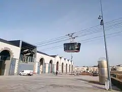 Une cabine arrivant à la station Ateliers.