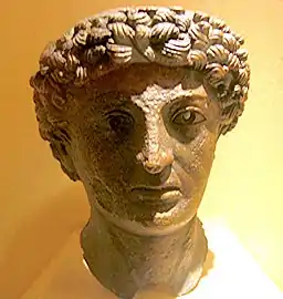 Tête d'un dieu gallo-romain en bronze, retrouvée à Lillebonne.