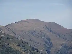 Vue du versant français de la tête de Balme depuis la vallée de Chamonix au sud-ouest.