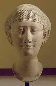 Tête de femme, époque ptolémaïque. Calcaire. Louvre