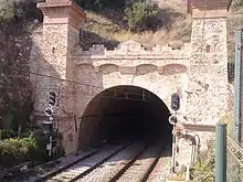 Entrée sud, de 1848, du tunnel de Montgat