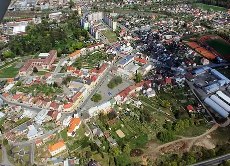 Vue aérienne oblique du centre-ville.