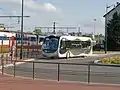Un bus T Zen arrivant à la gare routière de Corbeil-Essonnes.