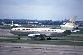 TC-JAV, l'avion impliqué dans l'accident, vu à l'aéroport de Londres-Heathrow en 1973.