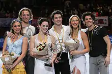 Sur le podium du Trophée Éric Bompard 2009 avec Tessa Virtue & Scott Moir et Nathalie Péchalat & Fabian Bourzat