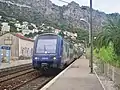 Rame TER se dirigeant vers Nice, quittant la gare de Beaulieu-sur-Mer.