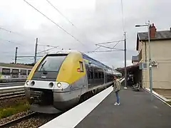 Un TER en gare de Cosne-sur-Loire