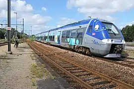 B 82500 HN à Serquigny sur un TER Caen-Rouen en 2018.