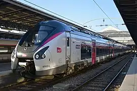 Rame Coradia Liner, avec le logo de la région, en attente de départ à Paris-Est pour Troyes.