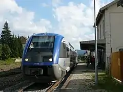 TER La Chaux de Fonds-Besançon Viotte en gare de Gilley.