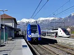 TER (Z 24500) et TGV Duplex, en hiver.
