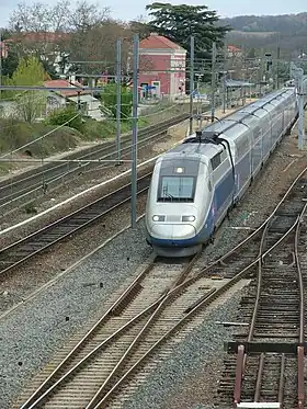 Le TGV de passage à Sathonay-Camp.