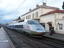 UM de TGV venant de Bruxelles et Lille, marquant l'arrêt aux Arcs-Draguignan, en novembre 2008.