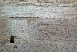 Détail de la maçonnerie avec remplois d'inscriptions grecques d'époque romaine