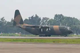 Le Lockheed C-130 Hercules F-GZCP A-1310 en 2005, qui s'écrasera dix ans plus tard.