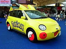 Photo d'une Toyota aux couleurs de Pikachu.