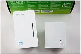 Boîtiers TP-Link : adaptateur (extender) CPL → Wi-Fi.