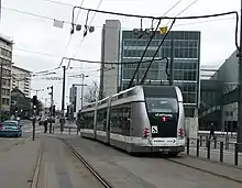 Captage par perches sur la dernière caisse et installations de type trolleybus à Nancy.