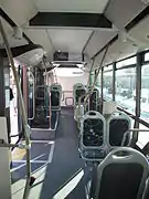 Intérieur d'un bus T Zen, vue de l'arrière du bus.