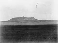 Montagne dans les monts de Madian associée à Mahomet et Lawrence d'Arabie. Mahomet aurait prié en haut de cette montagne et aurait été entendu à Tabuk, 60 km plus loin.