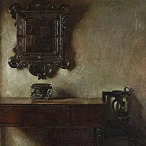 Intérieur calme avec table et miroir