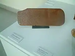 Réplique d’une tablette Rongo-Rongo (musée de la Moneda (Santiago du Chili).