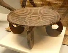 Tabouret gravé