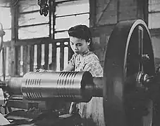 Ouvrière taïwannaise dans une usine au Japon pendant la Seconde Guerre mondiale.