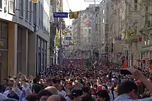 1er juin, les manifestants sur d'Istiklal Caddesi.