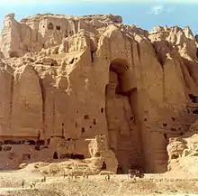 Le grand Buddha de Bamiyan. H. 53 m. IVe – Ve siècle. (Photographie non datée, avant 2001)