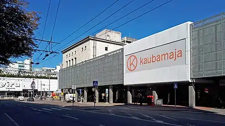 Entrée du grand magasin depuis la rue Kaubamaja