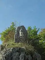 Portrait de saint François de Sales en bas-relief au niveau du tunnel de l'Ermitage.