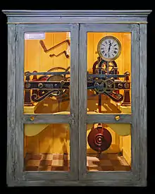 Horloge avec balancier (1912), des manufactures "Lussault" de Tiffauges, dans l'église Saint-Pierre, à Talmont-Saint-Hilaire.