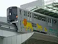 Le monorail Tama Toshi avec ses publicités pour le zoo de Tama.