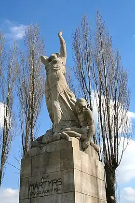 Monument aux victimes du massacre du 22 août 1914.