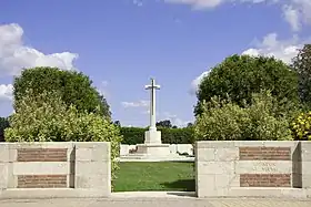 Entrée et Croix du Sacrifice.