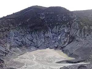 Vue du cratère sommital.