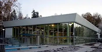 La piscine de Tapiola.