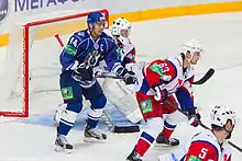 Description de l'image Tarasov and Kondratyev 2012-09-08 Amur—Lokomotiv KHL-game.jpeg.