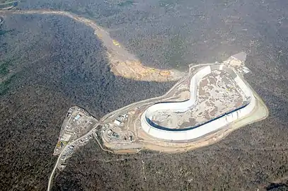 Une photo aérienne montre les progrès de la reconstruction (ici fin novembre 2009).