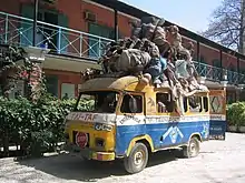 « Taxi Taf-Taf », installation exposée à l'Institut français de Dakar, Sénégal.