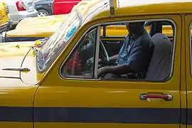 Chauffeur de taxi à Kolkata (Inde) en 2009