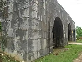 Les vestiges de la citadelle de la dynastie Hô, située à Tây Đô « la capitale de l'Ouest ».