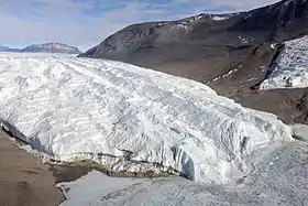 Vue d'hélicoptère du front glaciaire du glacier Taylor.