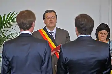 Bourgmestre belge célébrant un mariage.