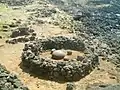 Le marae te pito o te henua (lieu cérémoniel "le milieu de la terre" : réplique de la baie de La Pérouse - l'original se trouvait sur le flanc sud-est du mont Terevaka Rano Aroi).